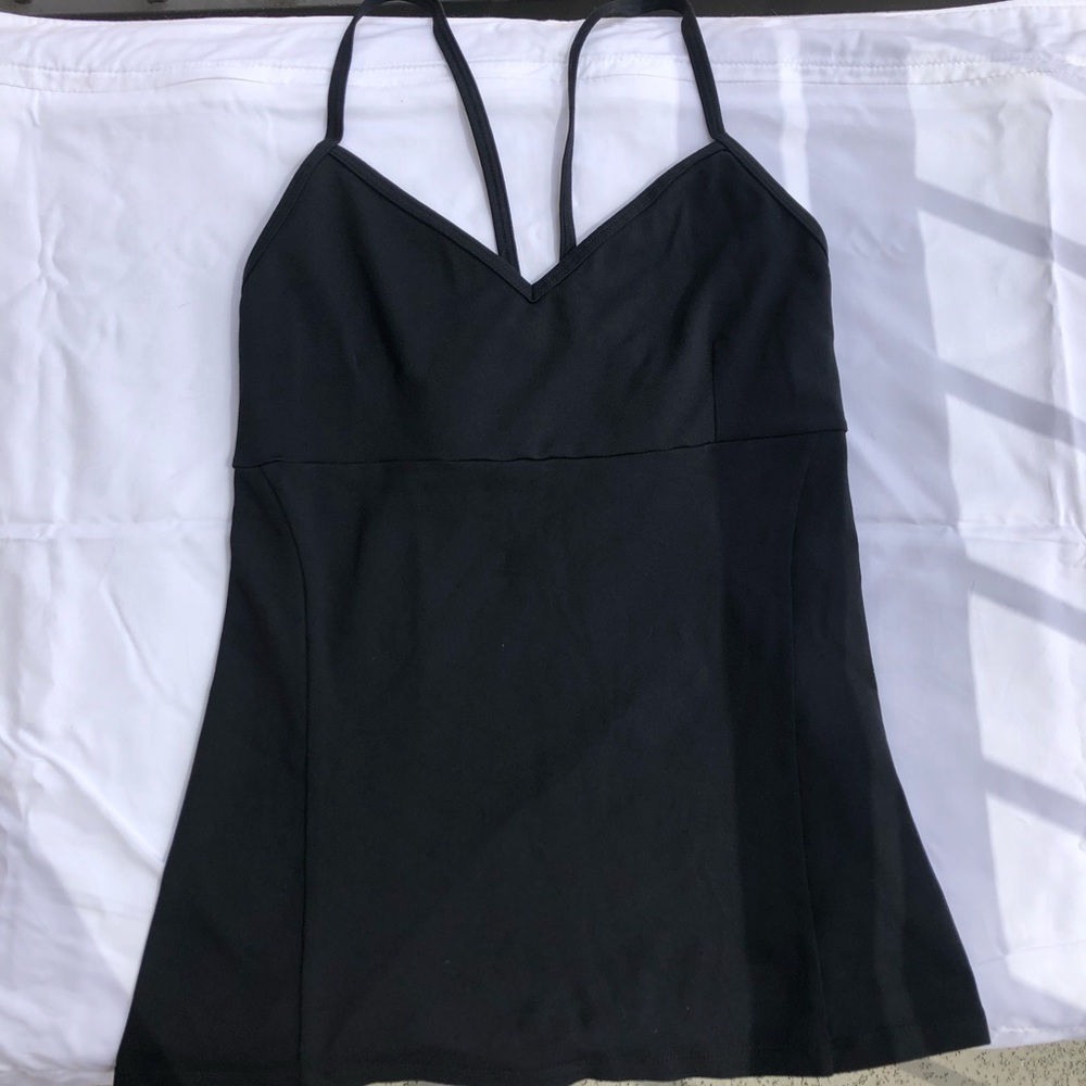 ALO Yoga V Neck tank top with built in bra.